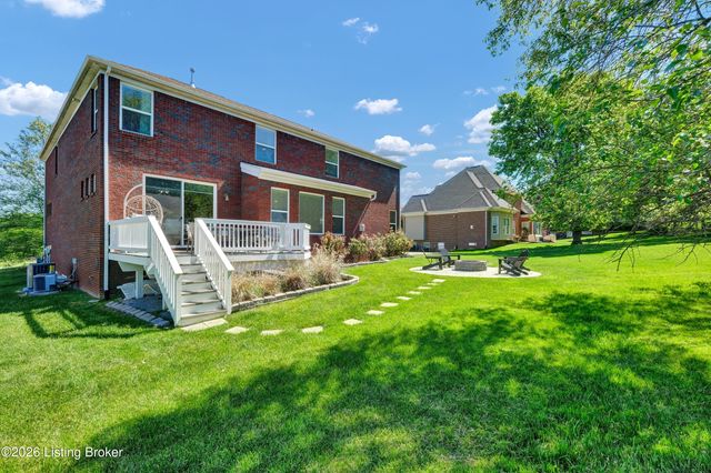 89 Persimmon Ridge Dr, Louisville, KY 40245