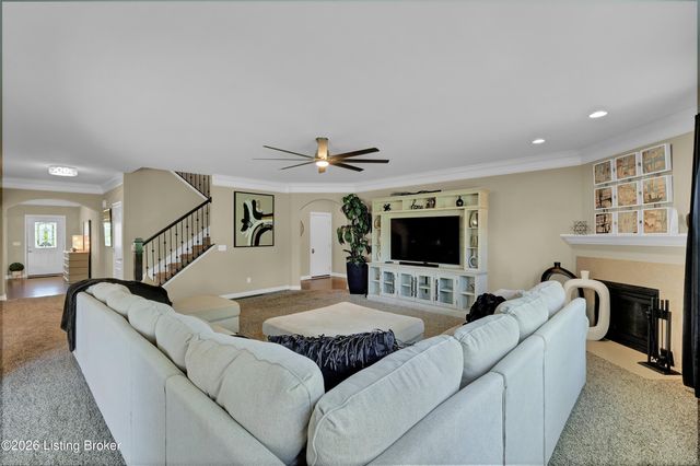 89 Persimmon Ridge Dr, Louisville, KY 40245