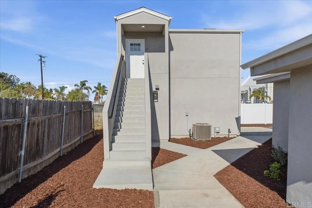 Image 6 of property listing at 1839 Rios Avenue, Chula Vista, CA 91911