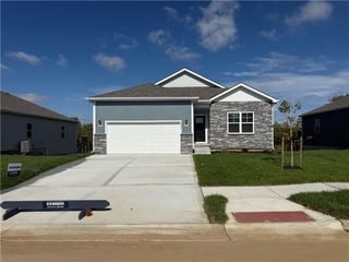 2206 Creek View Lane, Raymore, MO 64083
