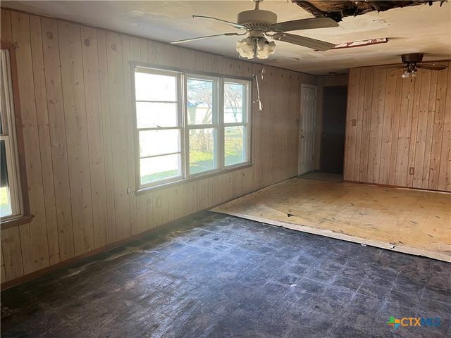 806 E Polk Avenue, Victoria, TX 77901