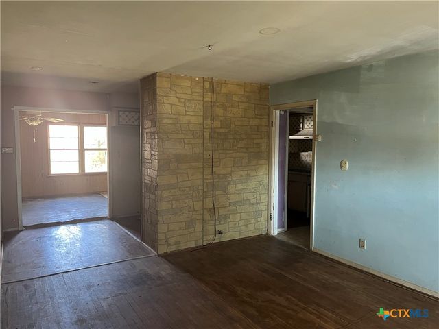 806 E Polk Avenue, Victoria, TX 77901