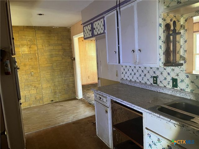 806 E Polk Avenue, Victoria, TX 77901