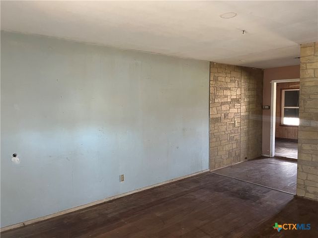 806 E Polk Avenue, Victoria, TX 77901