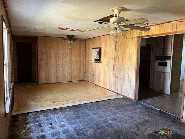 806 E Polk Avenue, Victoria, TX 77901