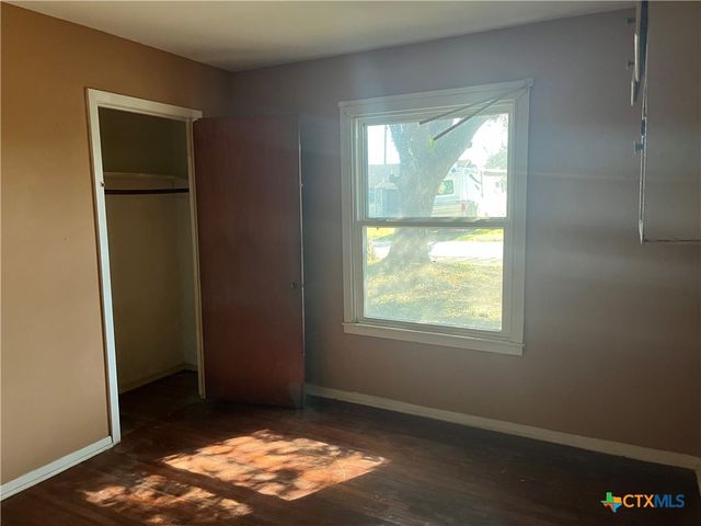 806 E Polk Avenue, Victoria, TX 77901