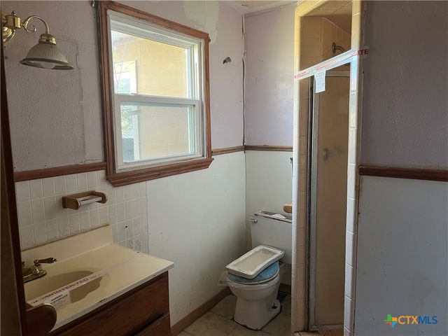 806 E Polk Avenue, Victoria, TX 77901