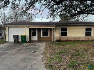 806 E Polk Avenue, Victoria, TX 77901