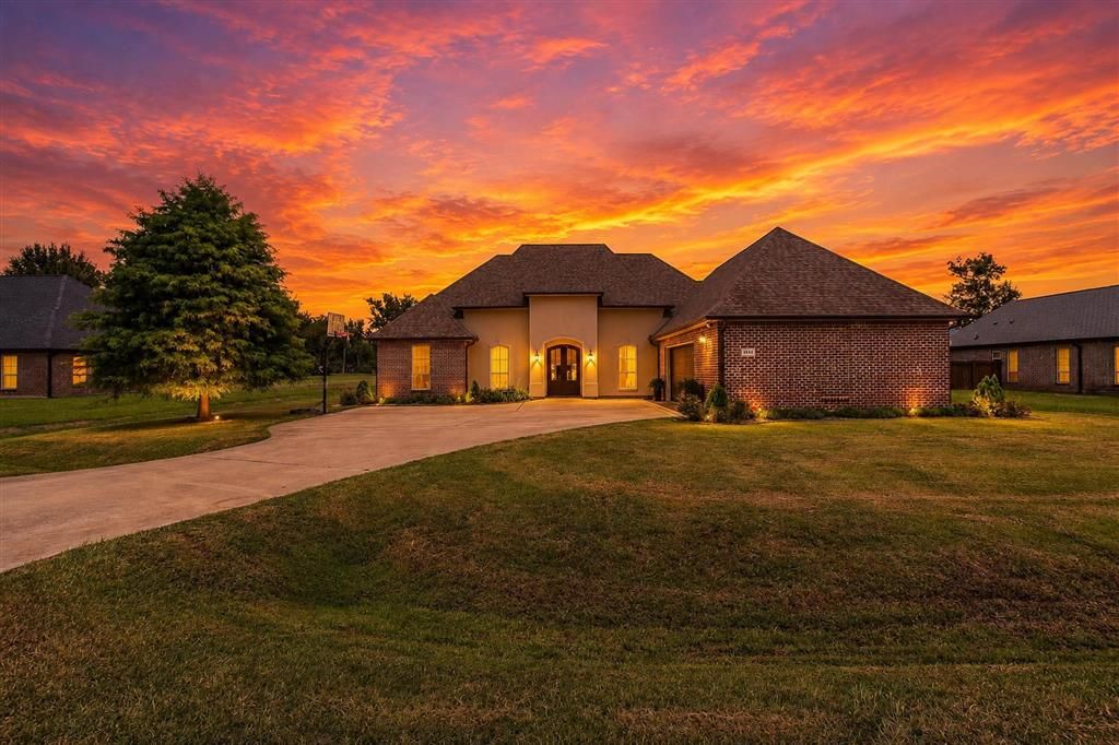 1214 Rue Blakeney Drive, Lake Charles, LA 70611