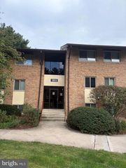 18816 WALKERS CHOICE RD #18816, Montgomery Village, MD 20886