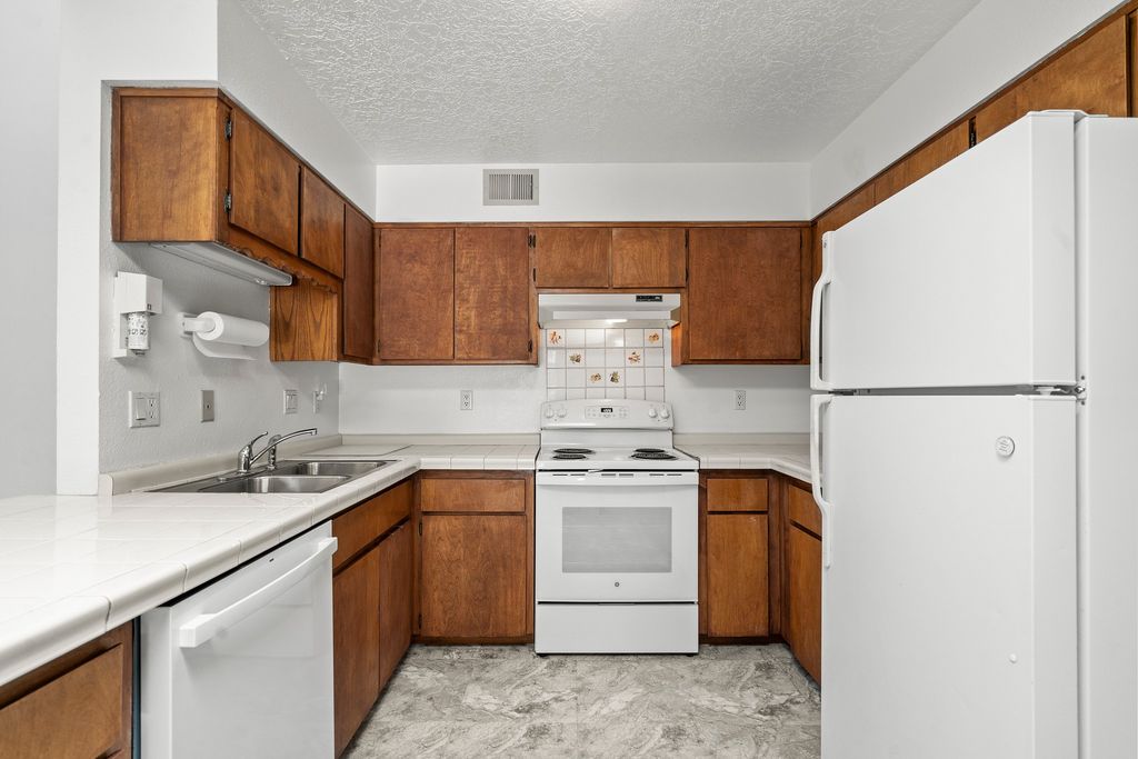 1452 Clark Road, Santa Fe, NM 87507