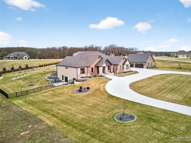 310 Lakeland Court, Defiance, MO 63341