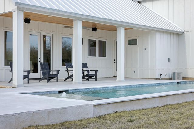 4991 Schott Road, Ledbetter, TX 78946