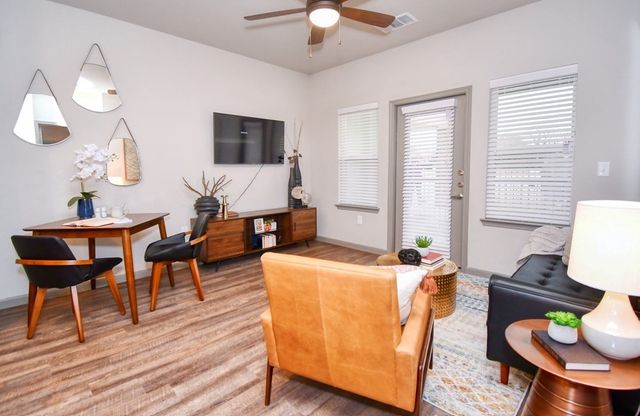 4800 W Illinois Avenue 2303, Dallas, TX 75211
