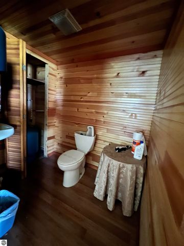 6020 E 34 Road, Cadillac, MI 49601