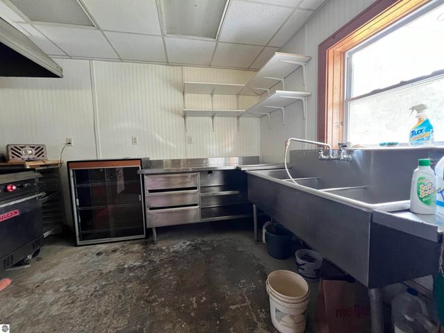 6020 E 34 Road, Cadillac, MI 49601