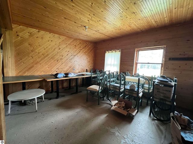 6020 E 34 Road, Cadillac, MI 49601