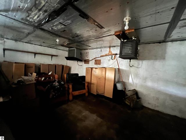 6020 E 34 Road, Cadillac, MI 49601