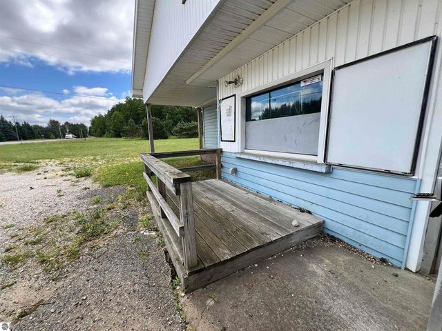 6020 E 34 Road, Cadillac, MI 49601