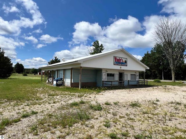 6020 E 34 Road, Cadillac, MI 49601