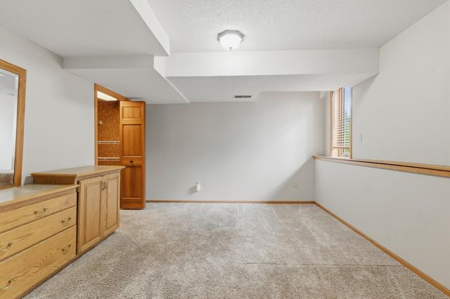 22530 Forest Ridge Drive, Lakeville, MN 55044