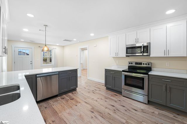 2 Bigby Street, Greenville, SC 29607