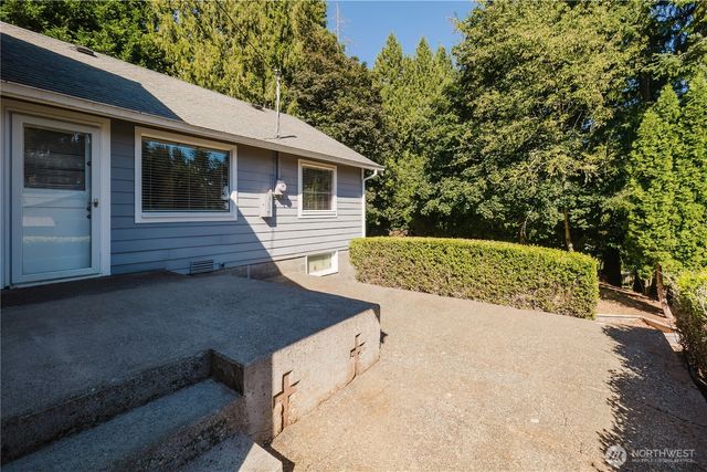 3004 Olympus Drive NE, Bremerton, WA 98310