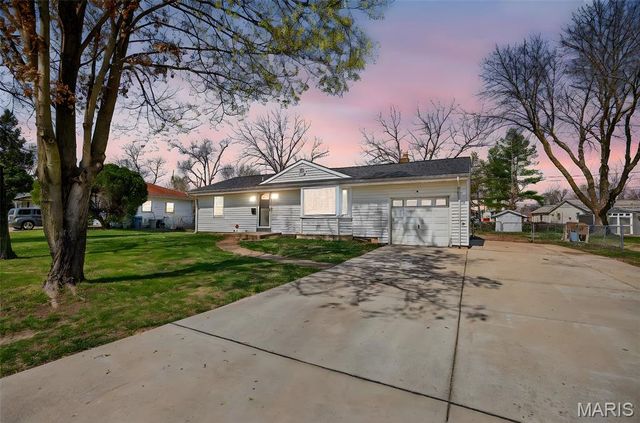 5 Kenwood Drive, Hazelwood, MO 63042