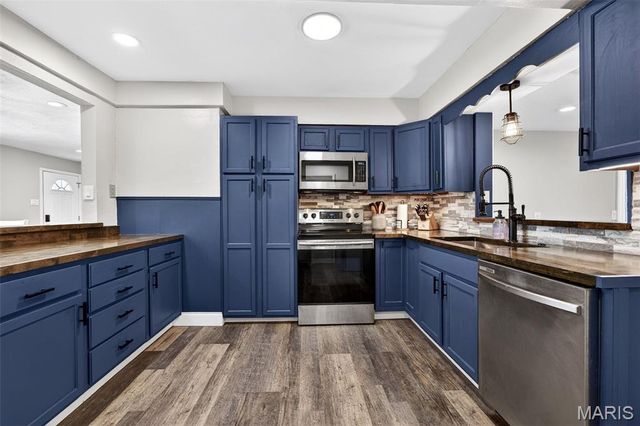 5 Kenwood Drive, Hazelwood, MO 63042