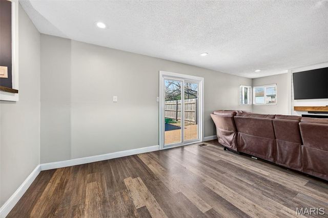 5 Kenwood Drive, Hazelwood, MO 63042