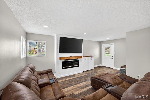 5 Kenwood Drive, Hazelwood, MO 63042