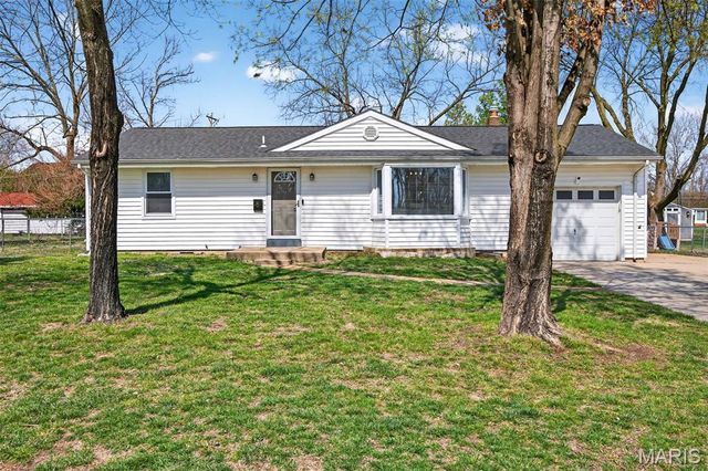 5 Kenwood Drive, Hazelwood, MO 63042