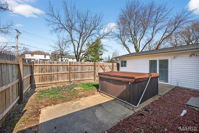 5 Kenwood Drive, Hazelwood, MO 63042