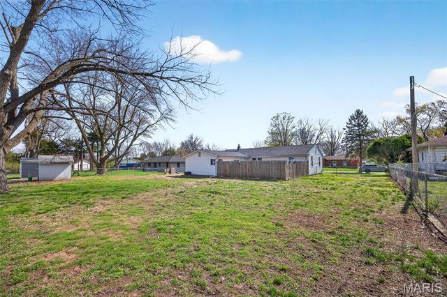 5 Kenwood Drive, Hazelwood, MO 63042