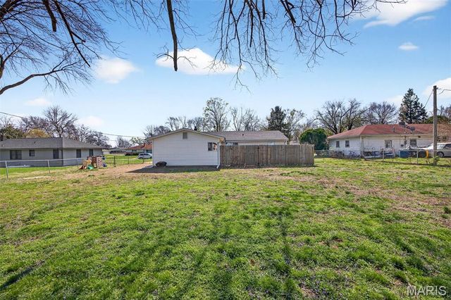 5 Kenwood Drive, Hazelwood, MO 63042