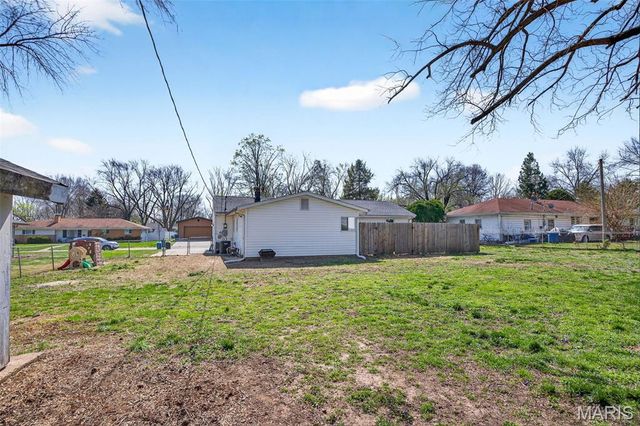 5 Kenwood Drive, Hazelwood, MO 63042