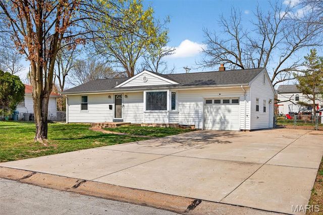 5 Kenwood Drive, Hazelwood, MO 63042