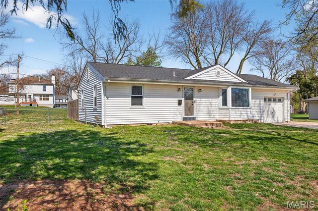 5 Kenwood Drive, Hazelwood, MO 63042