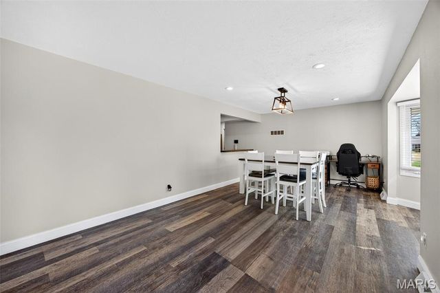 5 Kenwood Drive, Hazelwood, MO 63042