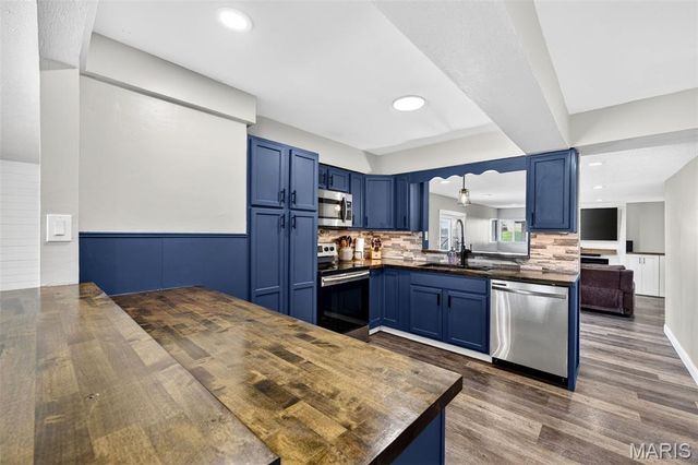 5 Kenwood Drive, Hazelwood, MO 63042