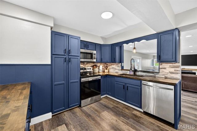 5 Kenwood Drive, Hazelwood, MO 63042