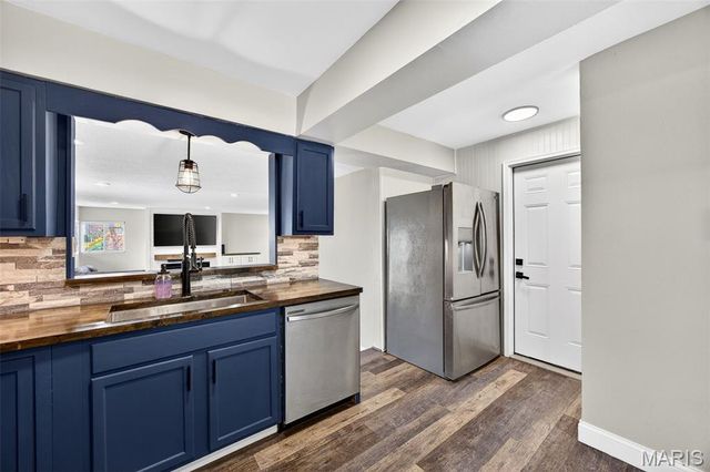 5 Kenwood Drive, Hazelwood, MO 63042