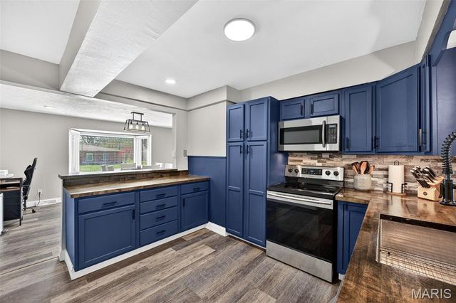 5 Kenwood Drive, Hazelwood, MO 63042