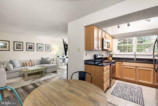 12116 GREENWAY CT #202, Fairfax, VA 22033