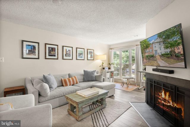 12116 GREENWAY CT #202, Fairfax, VA 22033
