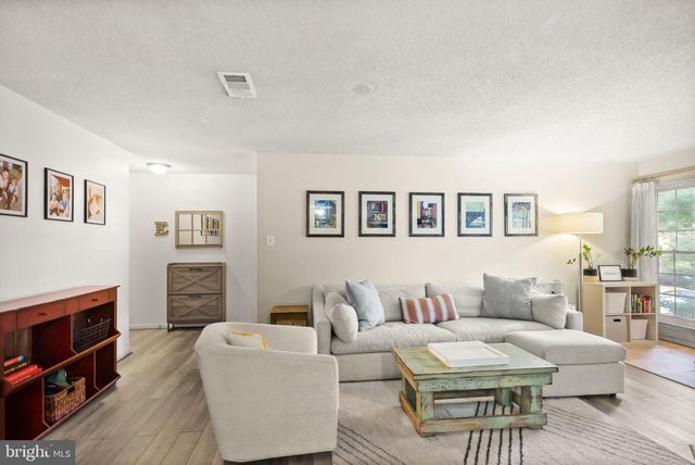 12116 GREENWAY CT #202, Fairfax, VA 22033