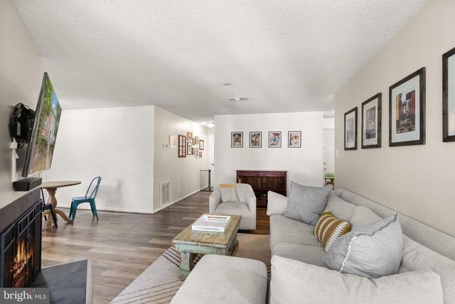 12116 GREENWAY CT #202, Fairfax, VA 22033
