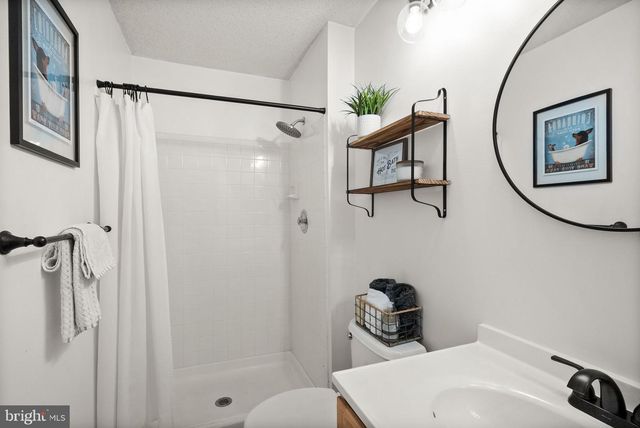12116 GREENWAY CT #202, Fairfax, VA 22033