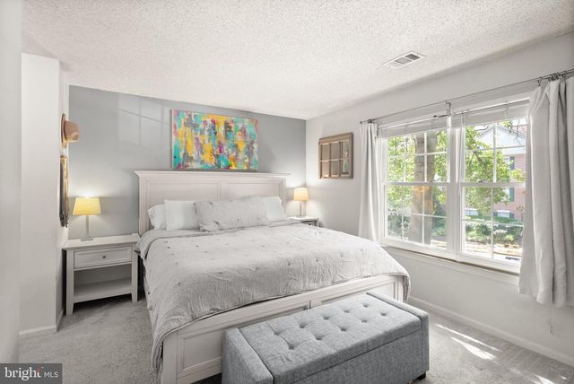 12116 GREENWAY CT #202, Fairfax, VA 22033