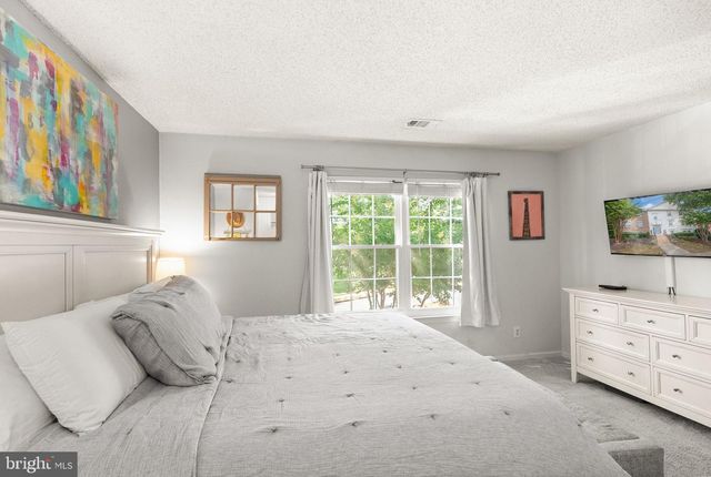 12116 GREENWAY CT #202, Fairfax, VA 22033